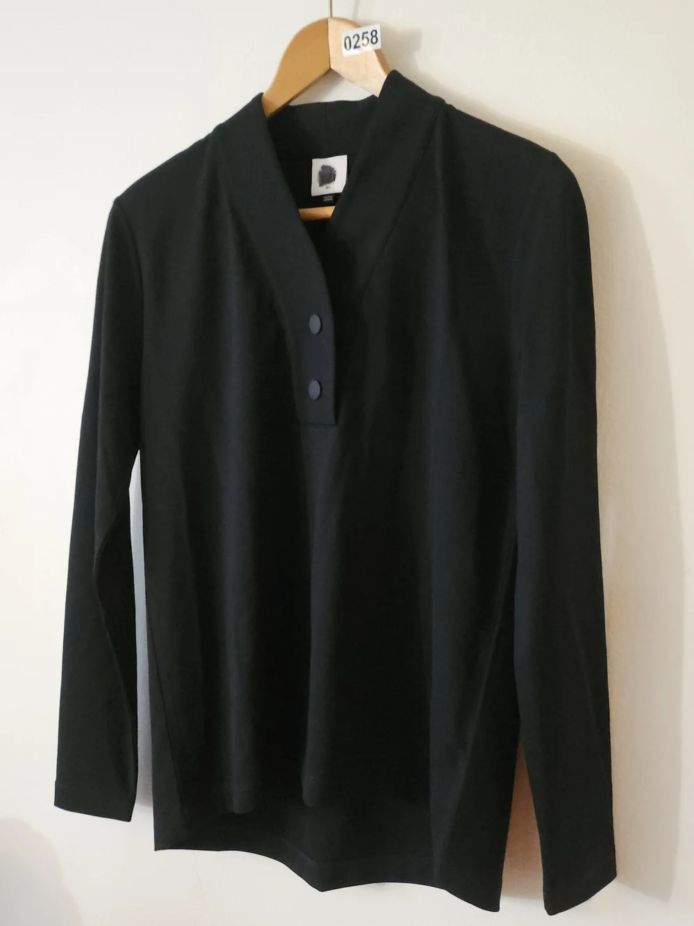 Men's Black Long-Sleeve Henley Sweater 258